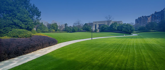 甘肅榮洋實業(yè)集團有限責任公司是集房地產(chǎn)開發(fā)經(jīng)營,房屋銷售、租賃,物業(yè)管理;工程管理服務(wù);建筑工程施工、裝飾、裝修,市政工程設(shè)計、施工,園林綠化;保潔服務(wù);企業(yè)管理咨詢,酒店經(jīng)營管理;建筑機械、設(shè)備租賃銷售,五金建材、水暖材料、日用百貨、電梯的批發(fā)及零售為一體的民營企業(yè)。